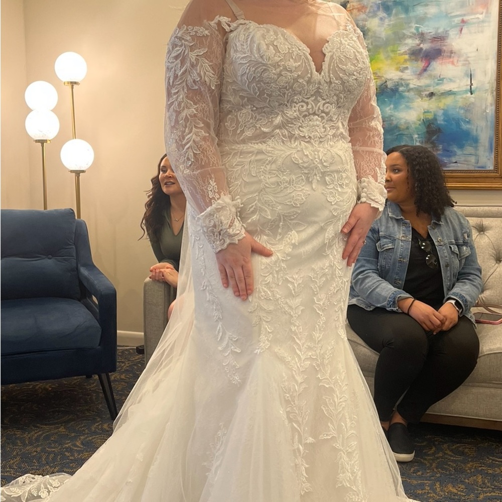 Essence of Australia Long Sleeve Wedding Dress. Never worn or Altered. With Tags